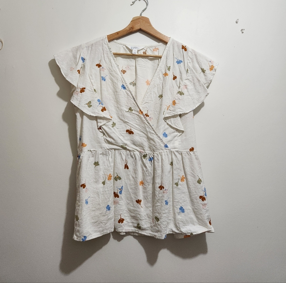 Market & Spruce White Floral Top